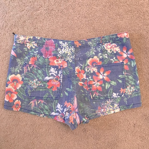 GB Gianni Bini Floral Shorts Womens Size 7 Shorty Shorts Low Waist - Picture 3 of 11
